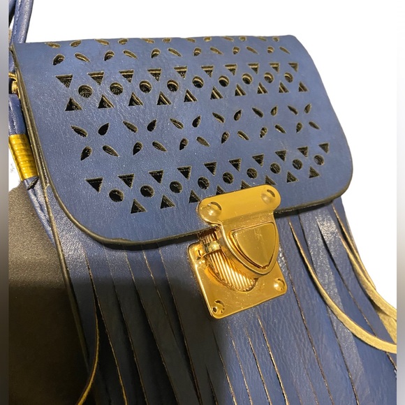 Nwot blue tiny purse with fringe - Picture 3 of 8